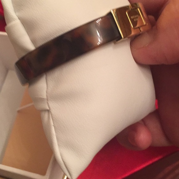 MK's Tortoise Shell Bracelet Retails for $115.- - Picture 7 of 8